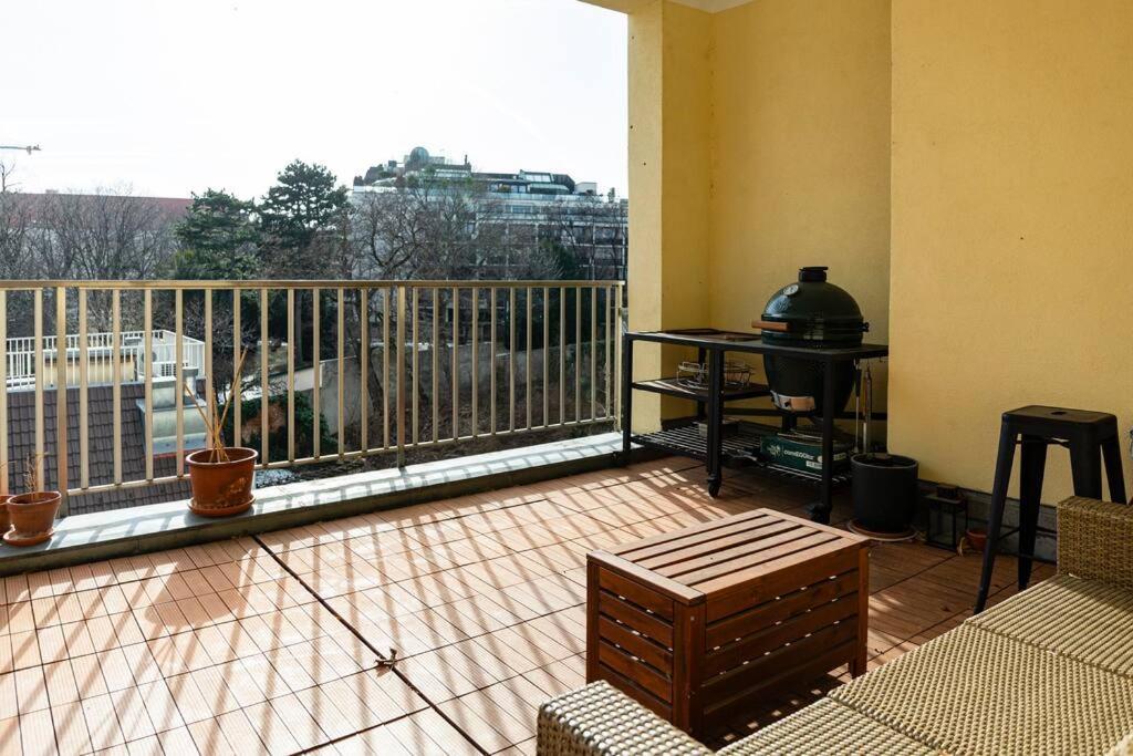Savoir-Vivre In Unserer Zentralen Balkonwohnung Vídeň Exteriér fotografie